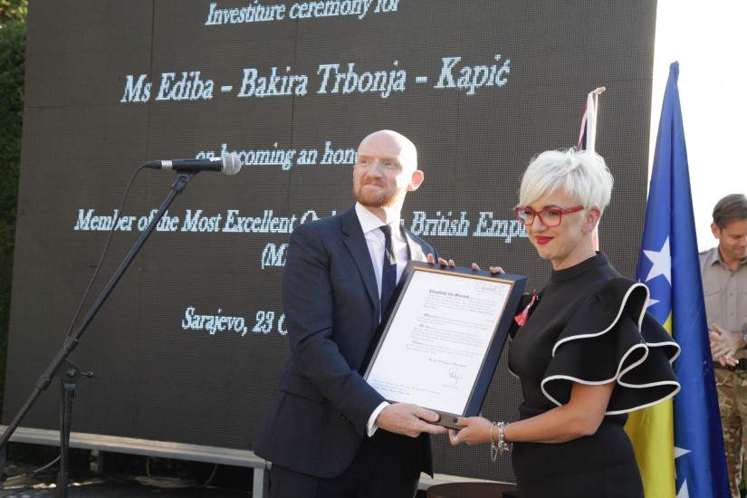 Veliko priznanje |Edibi Bakiri Kapić-Trbonja uručen orden počasne pripadnice Reda Britanskog Carstva